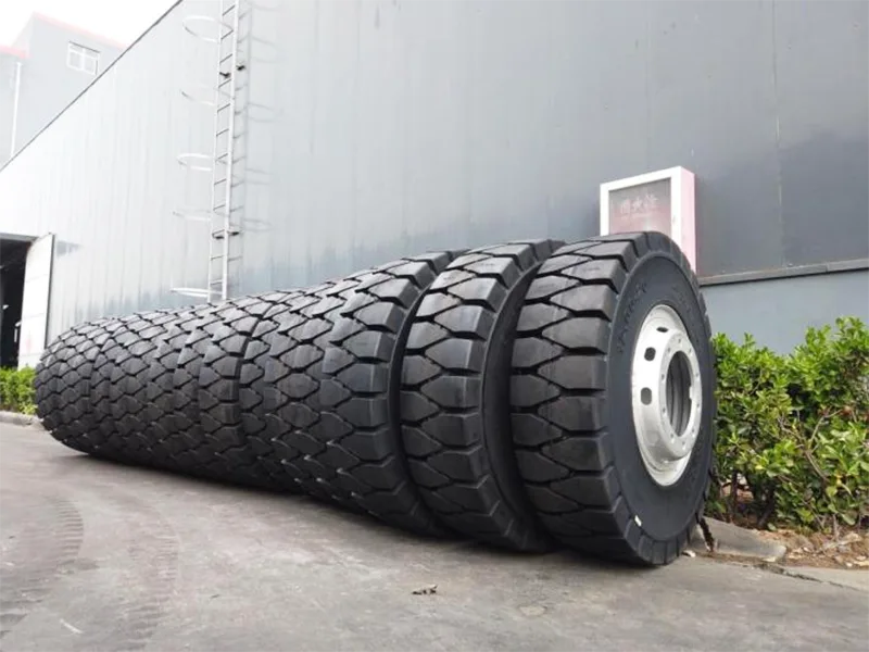 12.00-20 Solid Tire – raskaaseen käyttöön tarkoitettu teollisuusrengas satama- ja pihakäyttöön